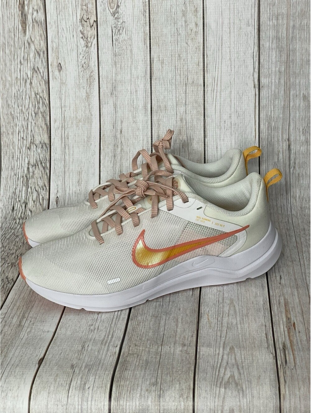 NWOT Women’s Nike Zoom Winflo 6 running shoes Size 9.5 Excellent